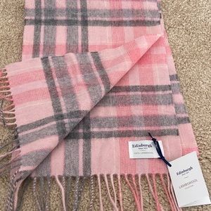 Edinburgh 100% lambswools scarf. Light pink and grey plaid. NWT
